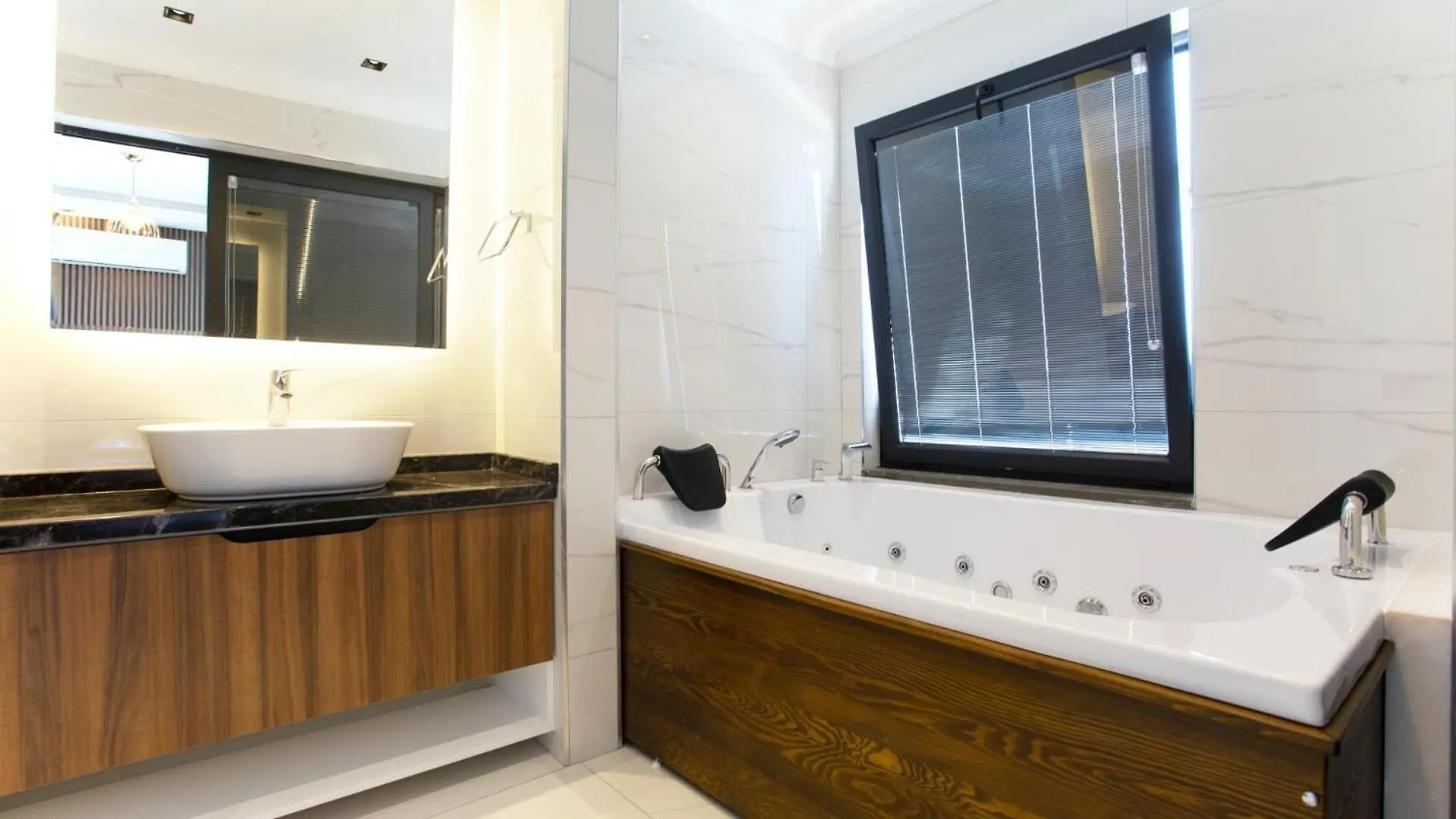 Oludeniz 4 Bedroom Villa - 9318 Fethiye
